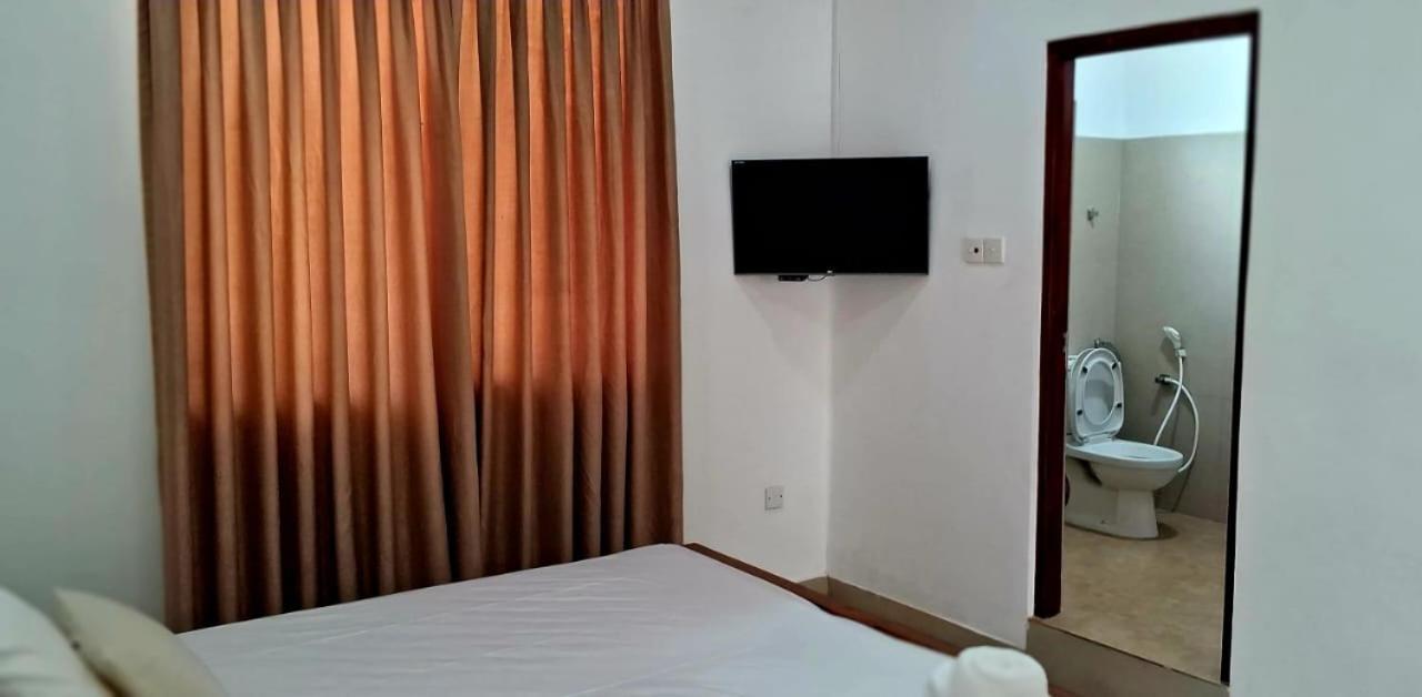 Urban Breeze Hotel Kundasale Kültér fotó